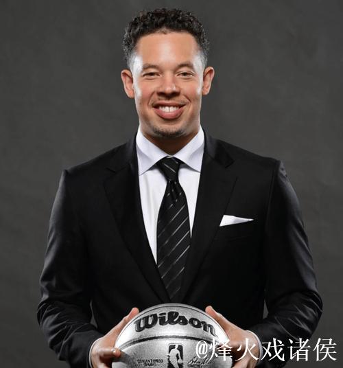 文班是否首发?米奇:我们仍在权衡对球队的最佳选择 文班是否首发?米奇:我们仍在权衡对球队的最佳选择