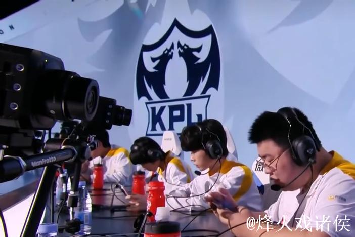 AG直播Fly:狼队菲姐热心相助,狼队将安排人来拍视频 AG直播Fly:狼队菲姐热心相助,狼队将安排人来拍视频